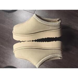 UGG Tasman Slippers Womens Size 11 Beige Suede Shearling Lined Slip On